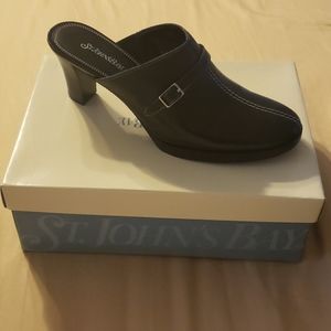 St. John's Bay mules